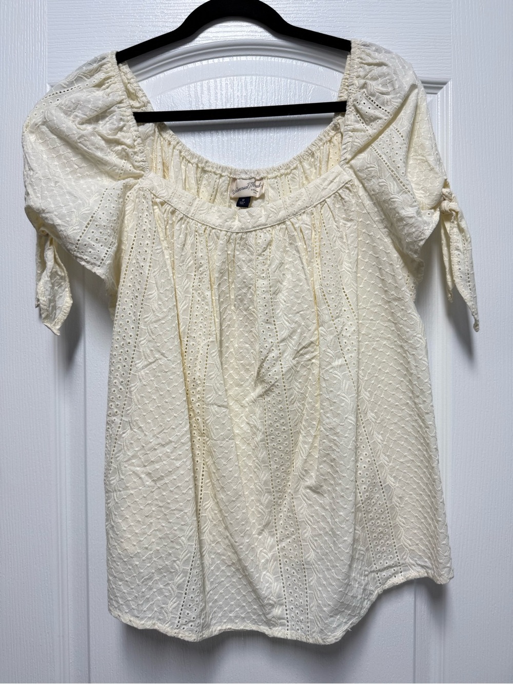NWT Universal Threads Cream Eyelet Peasant Top